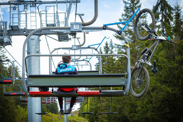 Fu&szlig;g&auml;ngersessellifte & Mountainbiker