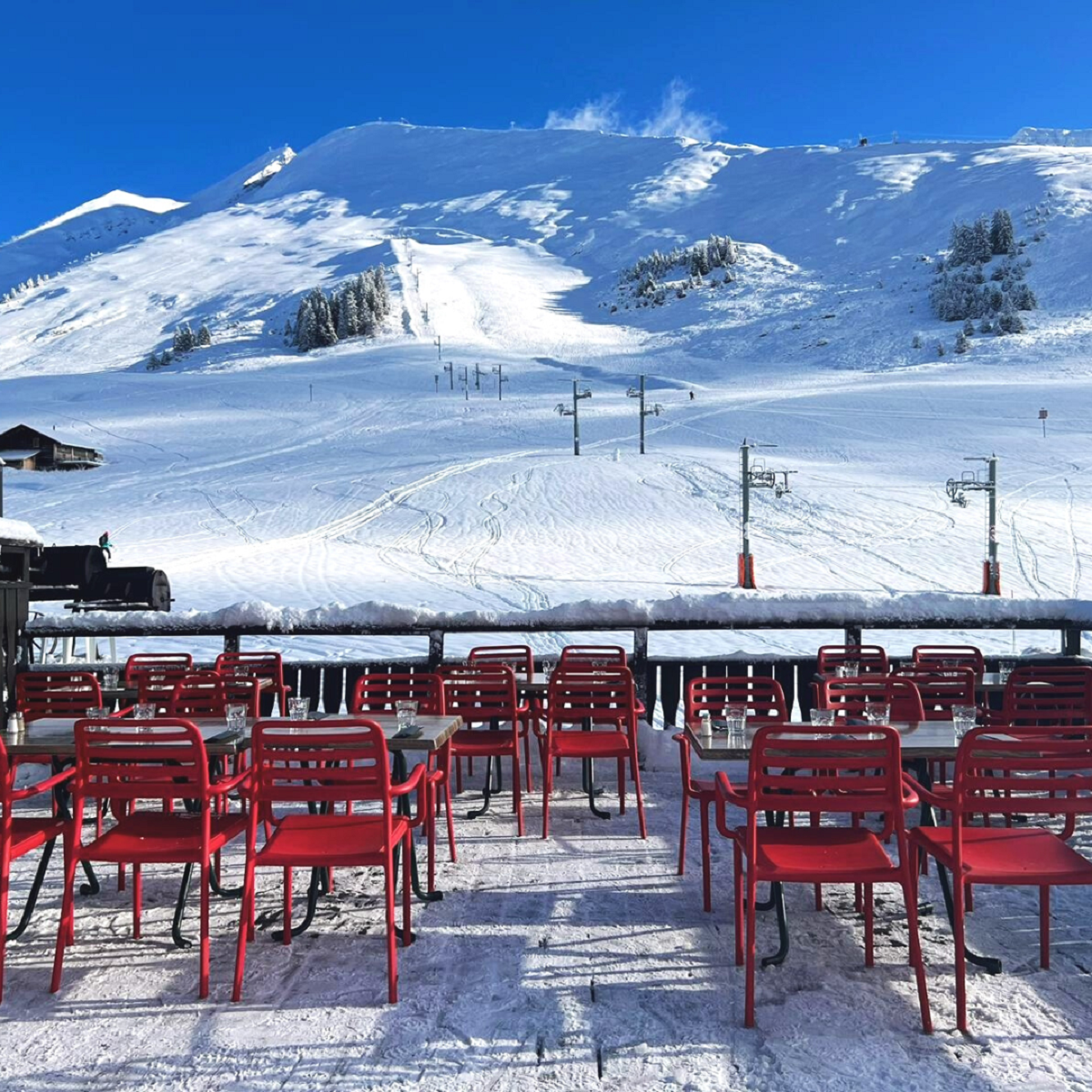 Vue sur les pistes du Choucas depuis la terrasse du restaurant