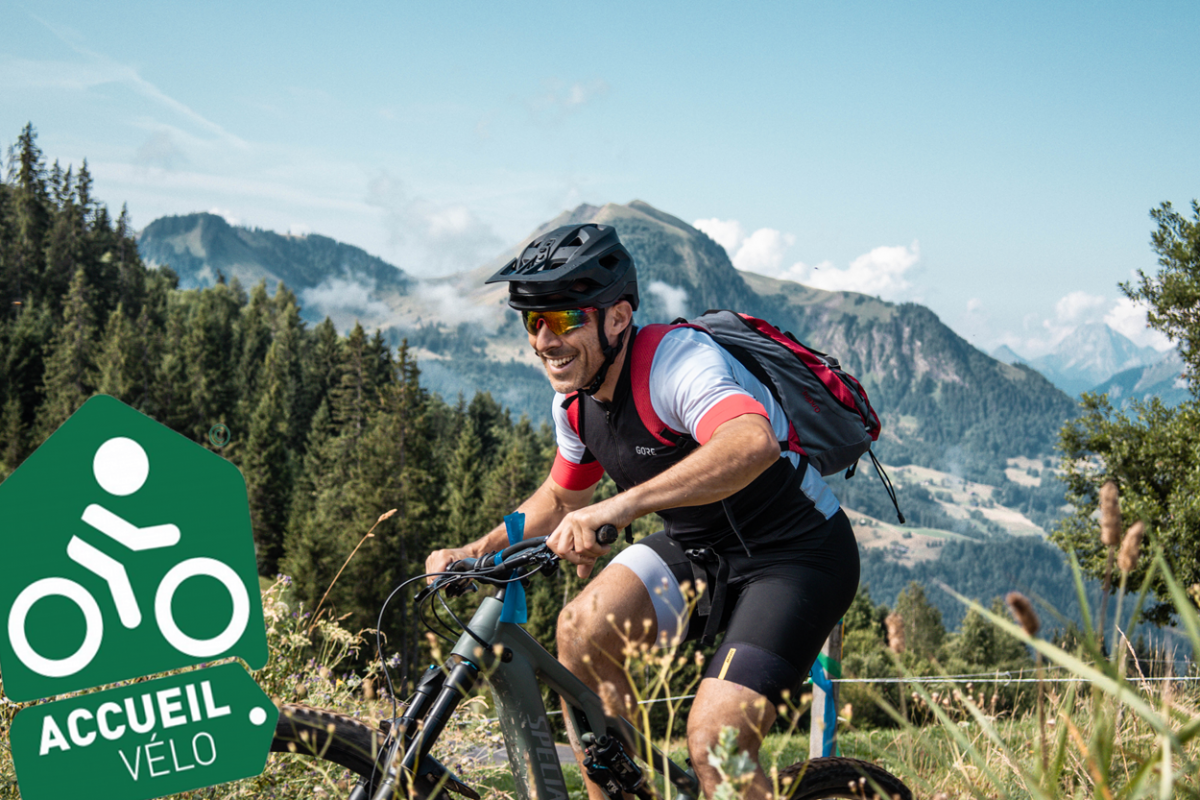 Marque accueil vélo - © OT Manigod Marque accueil vélo