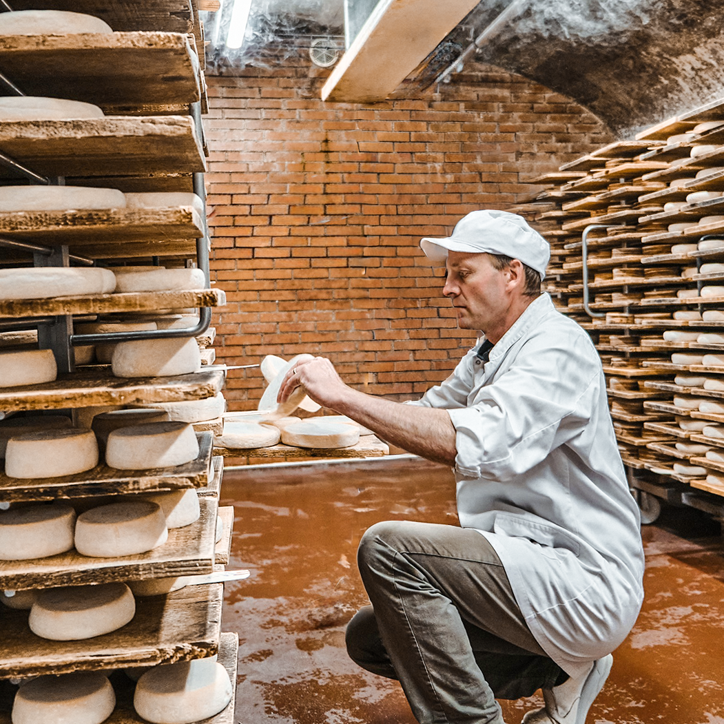 Visit the Paccard cheese-aging cave_Manigod