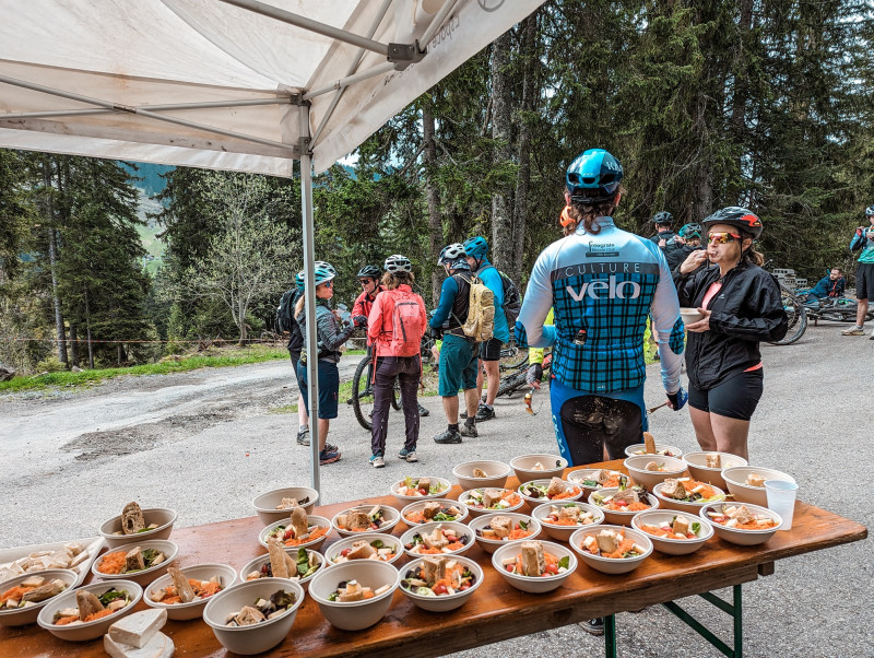 Rando VTT gourmande - © OT Manigod / M.Sauvage Rando VTT gourmande