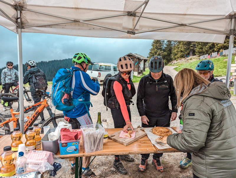 Rando VTT gourmande - © OT Manigod/ M. Sauvage Rando VTT gourmande