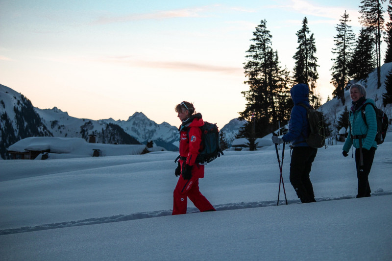 Twilight snowshoeing outing_Manigod